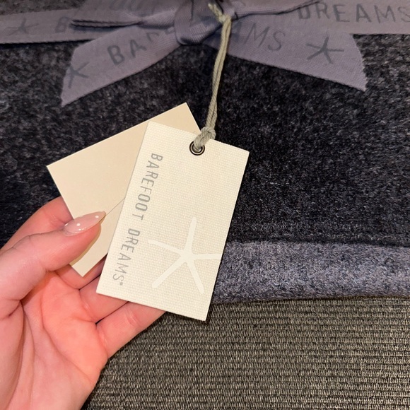 🆕 Barefoot Dreams Cozy Chic Confetti Scarf - Picture 2 of 5